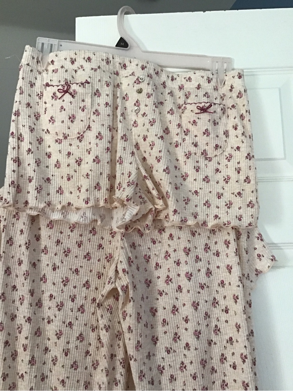 NWT Laura Ashley Cream and Pink Floral Short-Sleeve 3 Pajama Set - Picture 4 of 5